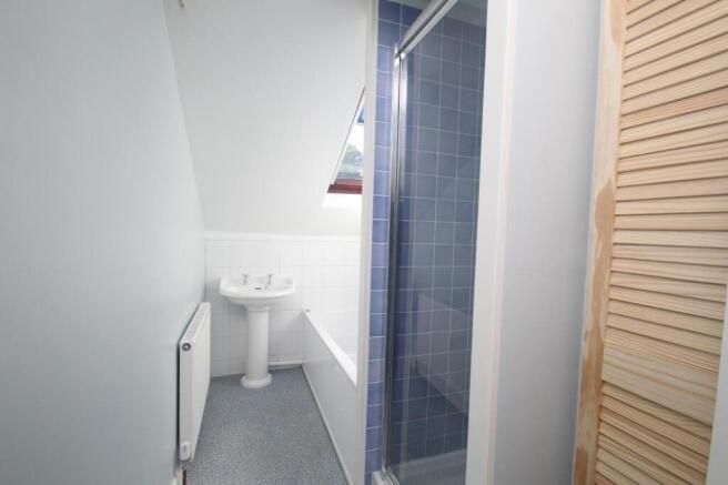 4 bed Terraced to rent Image 8