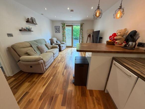 2 bed Apartment for sale Image 4