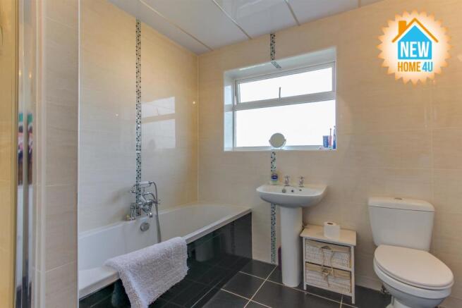 FAMILY BATHROOM: