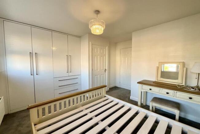 3 bed Terraced to rent Image 9