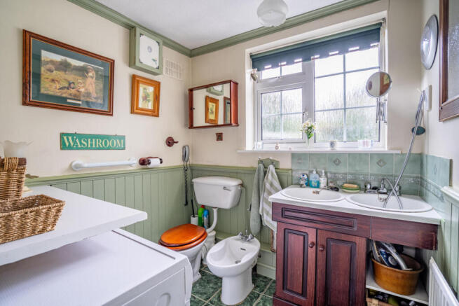 4 bed Detached for sale Image 9