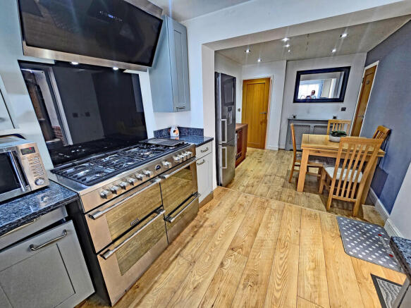 Kitchen diner 2