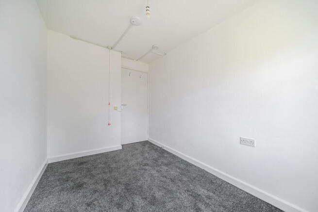 1 bed Ground Flat to rent Image 5