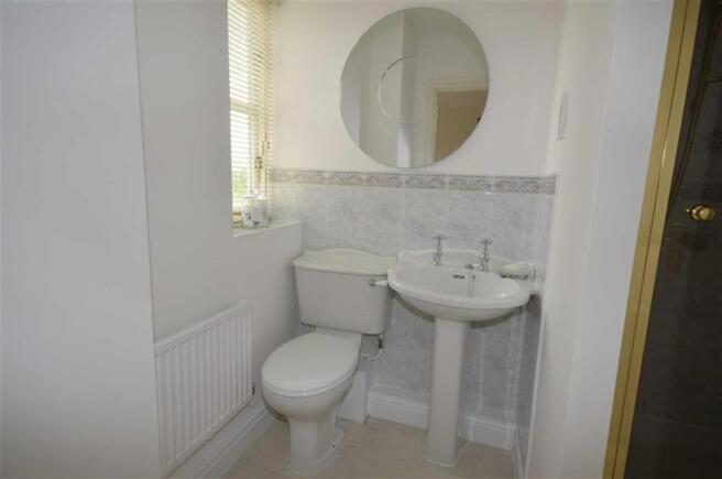 EN-SUITE SHOWER ROOM