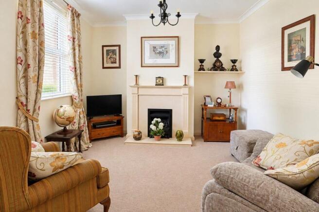 Living room (2).jpg