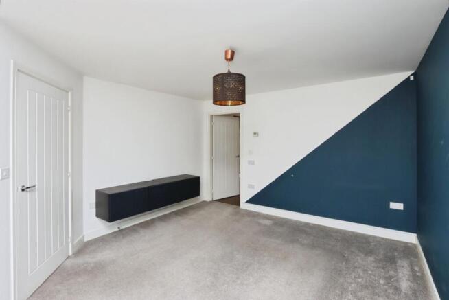 3 bed Semi-Detached for sale Image 8