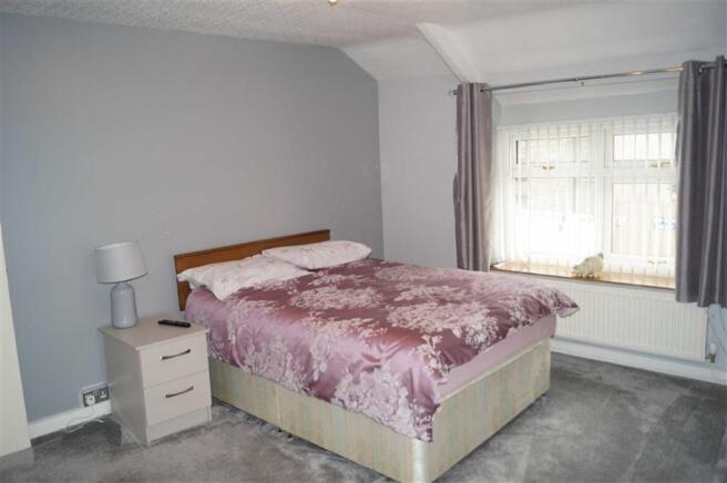 MASTER BEDROOM 1 (FRONT)