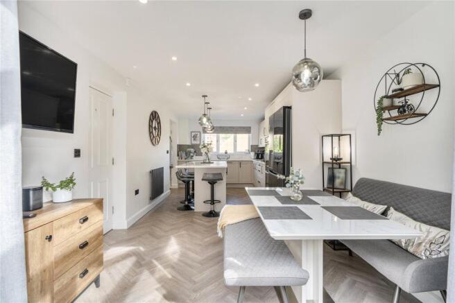 5 bed Detached for sale Image 11