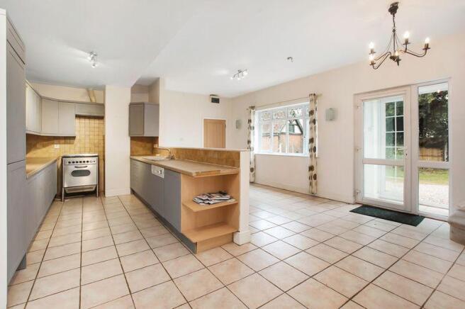 kitchen/family...