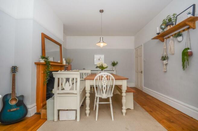 Dining room pic 2.jpg