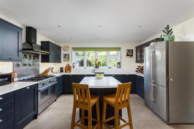 4 bed Detached for sale Image 5