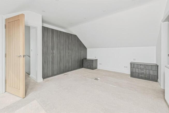 4 bed Detached for sale Image 9