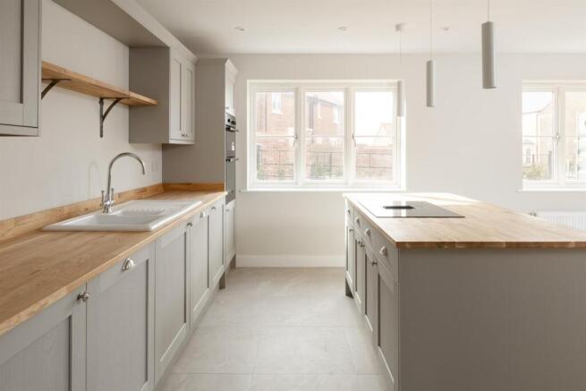4 bed House for sale Image 6