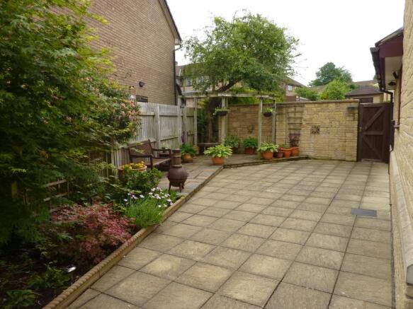 SIDE GARDEN