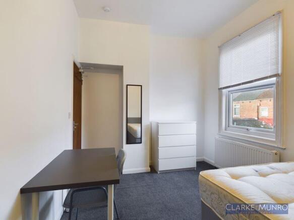 3 bed House Share to rent Image 6