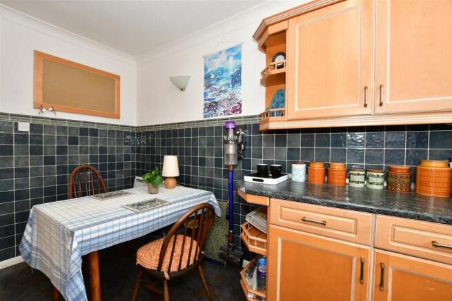 Kitchen/ Breakfast Room