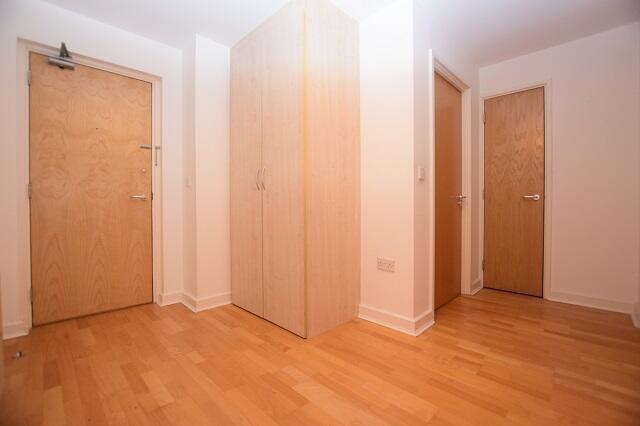 2 bed Apartment to rent Image 9