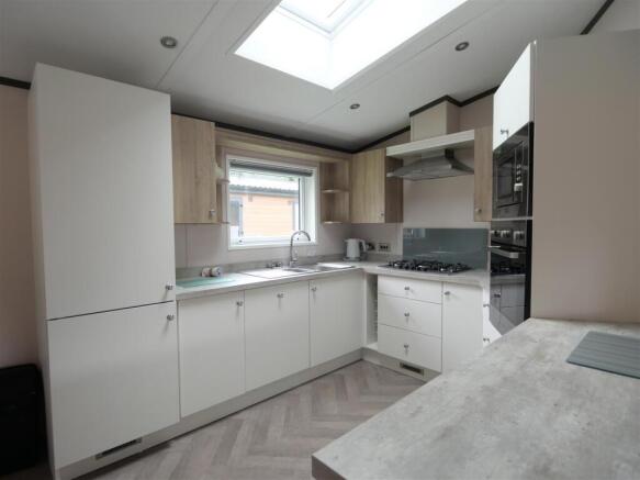 2 bed Park Home for sale Image 7