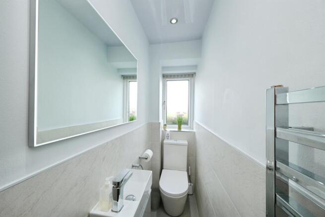 4 bed Detached for sale Image 6