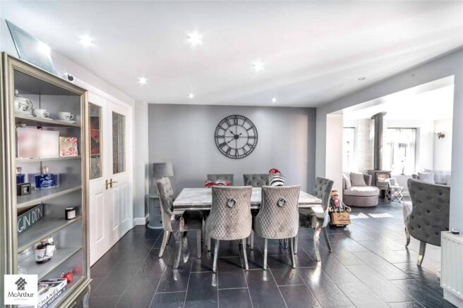 5 bed Detached for sale Image 6