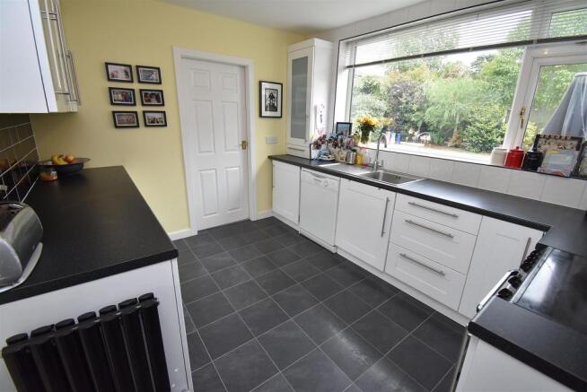 KITCHEN2.jpg