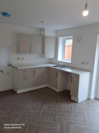 3 bed Semi-Detached to rent Image 6