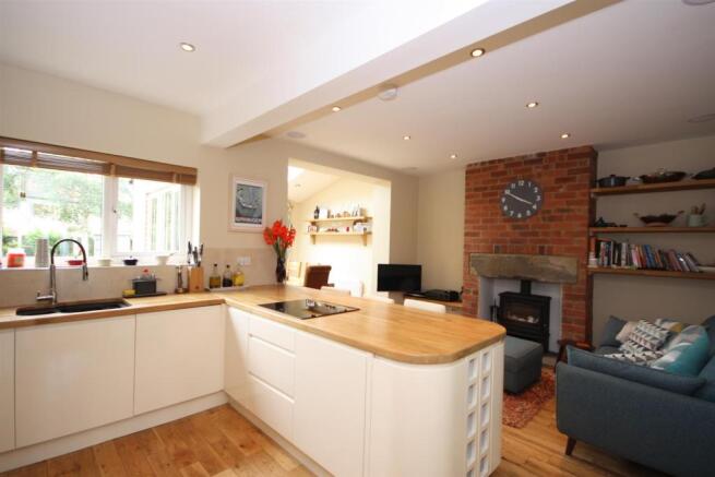 OPEN PLAN LIVING/DIN