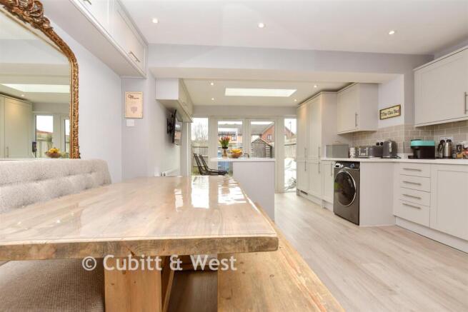 Kitchen / Dining Area