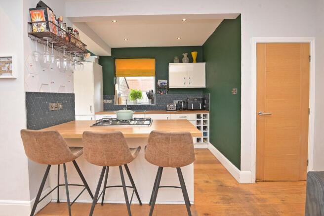 4 bed Semi-Detached for sale Image 8