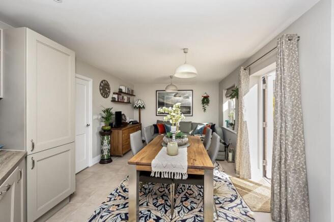 Kitchen/ Dining Room