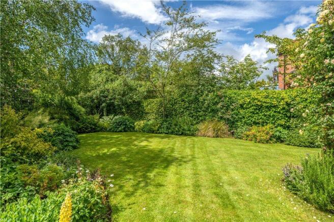 4 bed Detached for sale Image 10