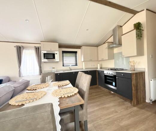 2-bed caravan on Wold View Country Park Pelham Road Claxby Lincolnshire LN8 3YR, £94,995