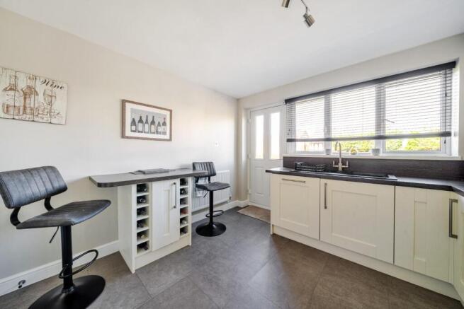 4 bed Detached for sale Image 6
