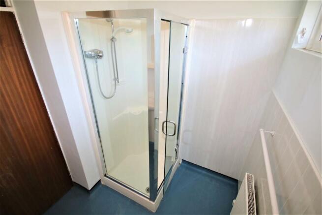 Family Bathroom b.JPG