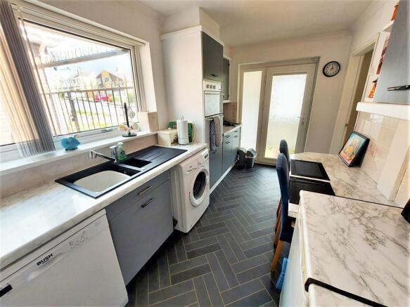 KITCHEN BREAKFAST ROOM