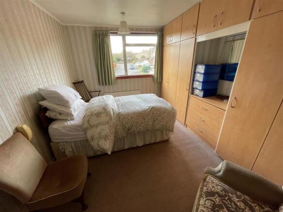 bed1.jpg