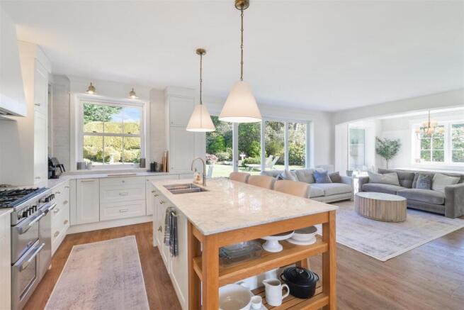 RUSSELL CLOSE, 4 (26).jpg