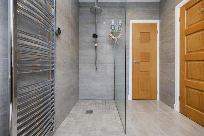 En-suite Shower
