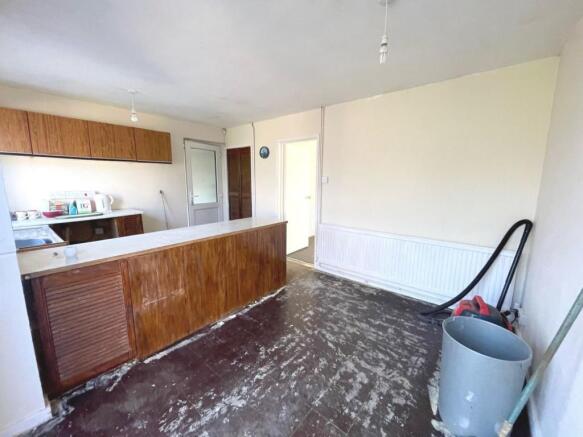 KITCHEN/DINING ROOM