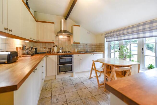 KITCHEN/BREAKFAST ROOM