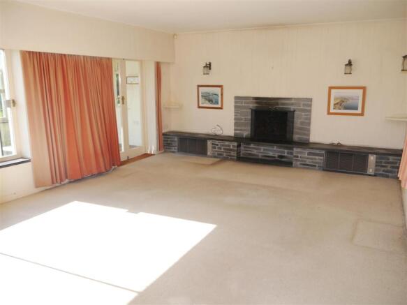 tranters living room.JPG