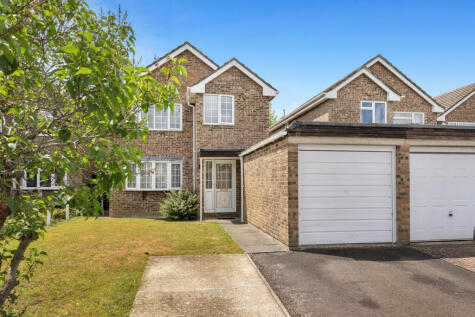 Ropley Close, Tadley, RG26