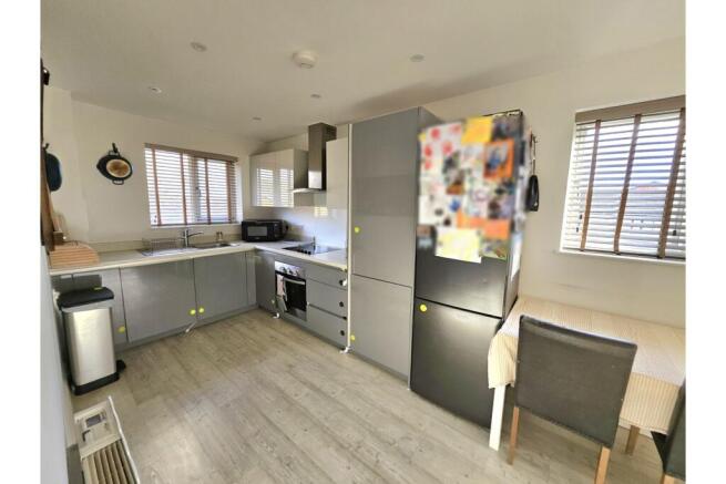 2-bed flat on Frognal Place, Sidcup, DA14, £315,000