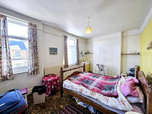 4 bed Semi-Detached for sale Image 6