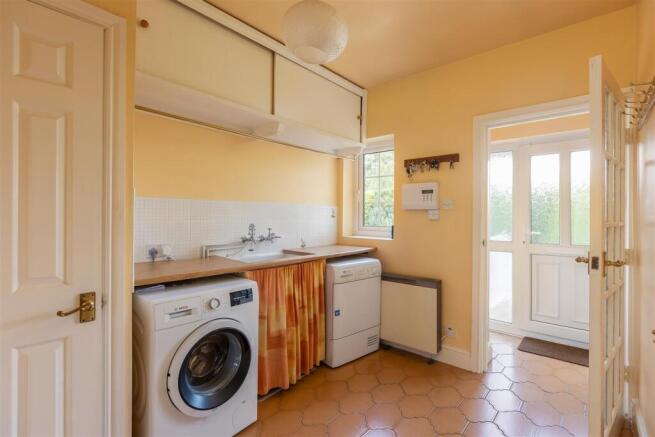 4 bed House for sale Image 7