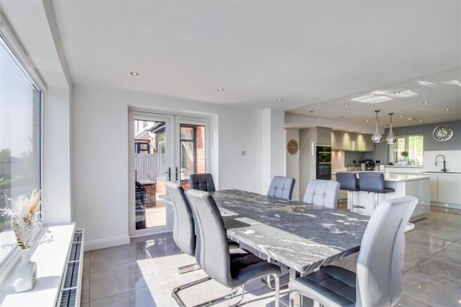 4 bed Detached for sale Image 4