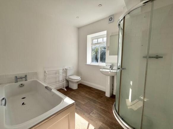 3 bed Detached to rent Image 5