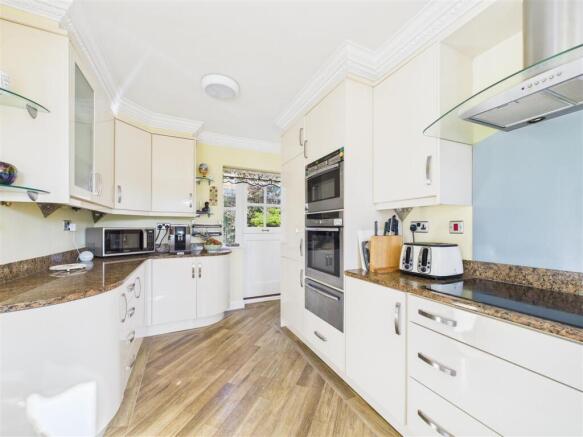 3 bed Detached Bungalow for sale Image 9