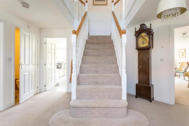 5 bed Detached for sale Image 12