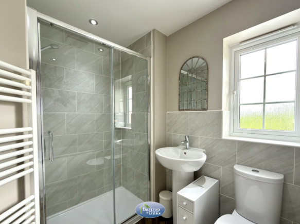 4 bed Detached for sale Image 4
